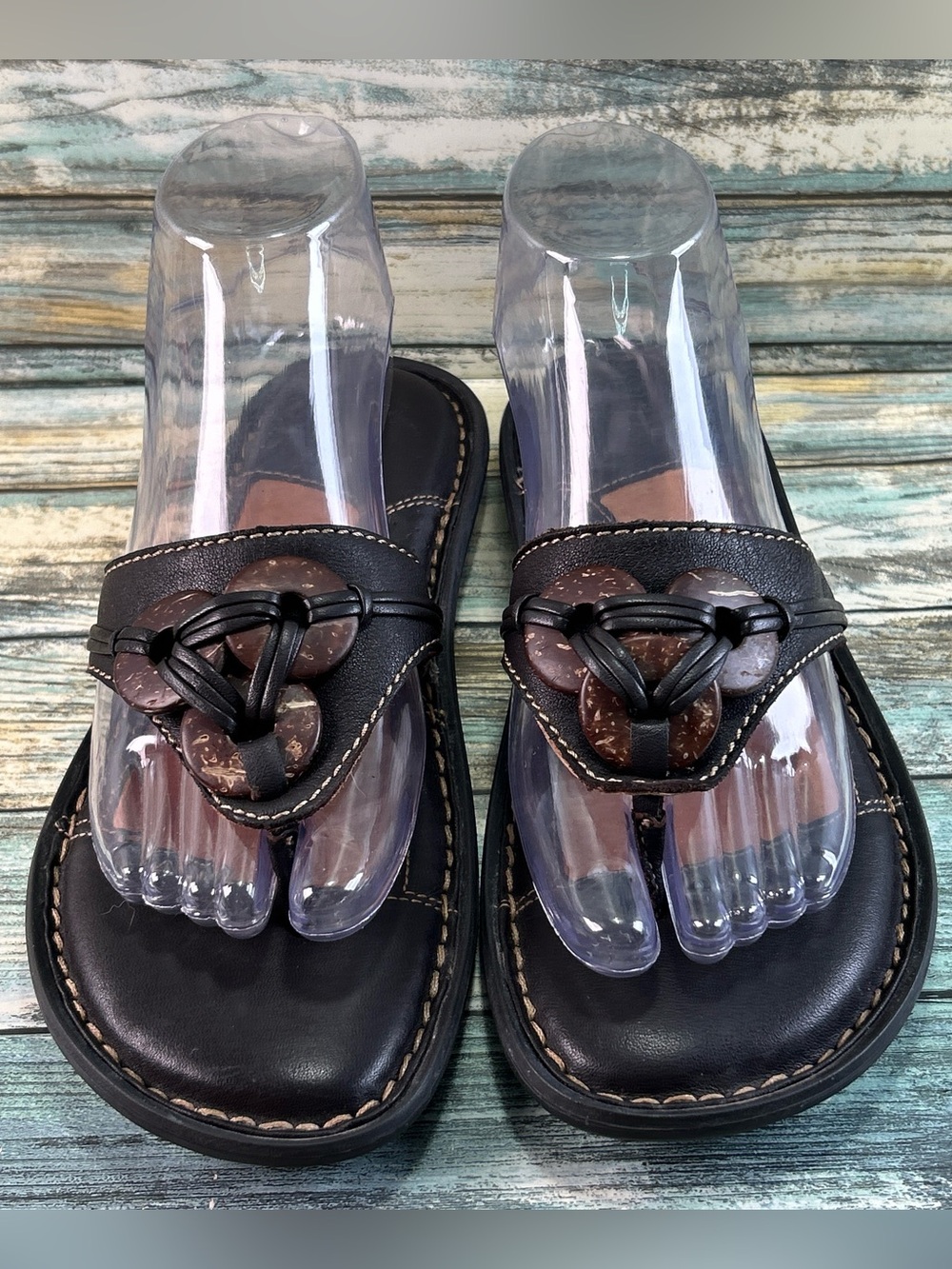 Born Sandals Womens Size 7M Black Leather Flip Flops Flat Casual Thong